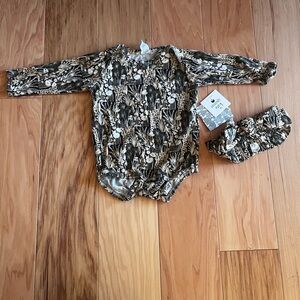 Kate Quinn onesie and hair bow.